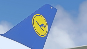 Lufthansa D-AIMF (old livery) [8K] & [4K] thumbnail 7