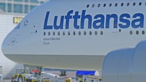 Lufthansa D-AIMF (old livery) [8K] & [4K] thumbnail 8