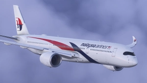 Malaysia Airlines [9M-MAB] w/ Cabin Inibuilds A350 thumbnail 2
