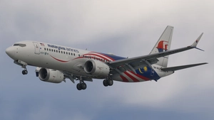 Malaysia Airlines [9M-MVD] w/Cabin IFly B737 MAX 8 thumbnail 2