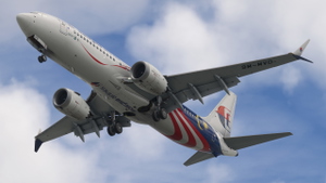 Malaysia Airlines [9M-MVD] w/Cabin IFly B737 MAX 8 thumbnail 4
