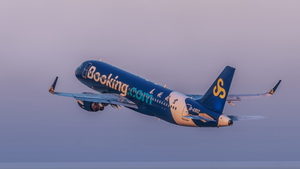 Spring Airlines Special Paint B-6902  V2  SL thumbnail 1