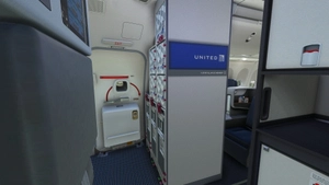 United Airlines N17302 | w/Cabin thumbnail 8