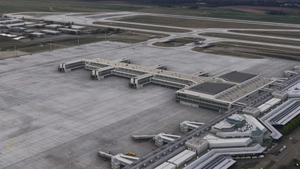 SimWing's EDDM Munich: Airport Enhancement (Missing Gates, Jetways, New Terminal) thumbnail 1