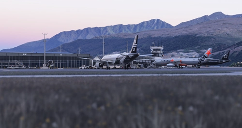 NZQN AIG Static Aircraft (iniBuilds)