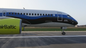 Synaptic | Airbus A220-300 | AirBaltic | YL-CSJ 'Estonian Flag' thumbnail 6