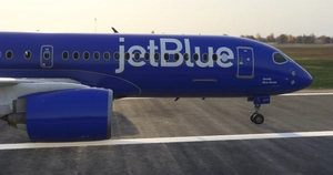 Synaptic | Airbus A220-300 | jetBlue | N3275J thumbnail 5