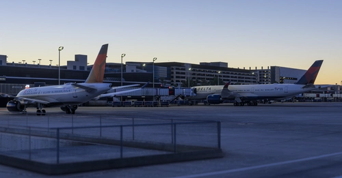 KMSP AIG Static Aircraft (Flightbeam Studios)
