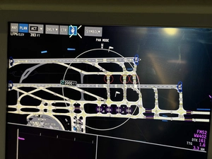 A220 Airport Moving Map / TLAF - Takeoff and Landing Awareness Function thumbnail 10
