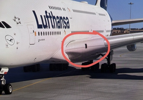 Lufthansa D-AIMK Wing Root Grey Line Fix