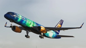Bluebird 757-200 | Icelandair (Hekla Aurora) | 4K thumbnail 1