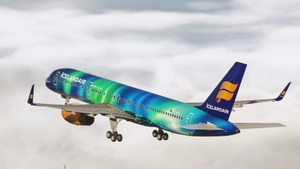 Bluebird 757-200 | Icelandair (Hekla Aurora) | 4K thumbnail 7