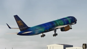 Bluebird 757-200 | Icelandair (Hekla Aurora) | 4K thumbnail 8