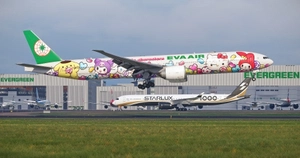 EVA Air Sanrio “Lolly Jet” – Kawaii Edition (B-16740) w/Cabin | PMDG 777-300ER thumbnail 9