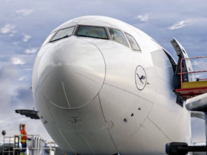 HUES | Lufthansa D-ALFK |  AeroShark thumbnail 4