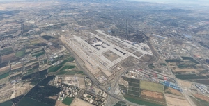 ZWWW Urumqi Tianshan Airport thumbnail 1