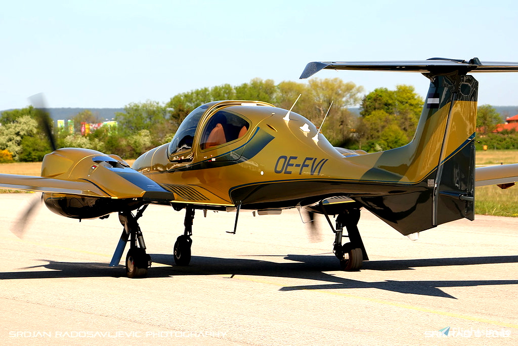 Liveries Requests - Diamond DA42 Gold OE-FVI - Flightsim.to