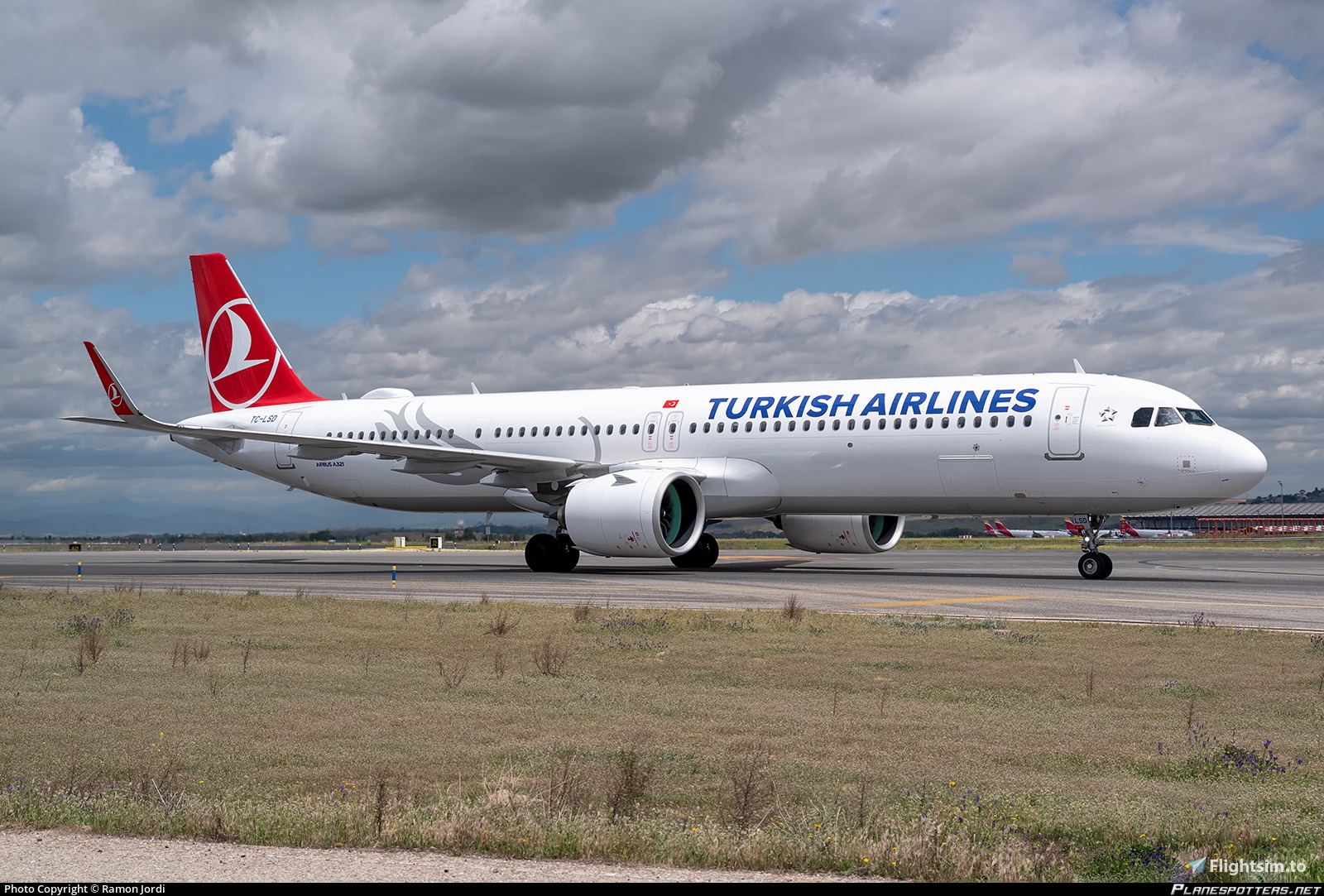Turkish Airlines livery [A realistic one with] for A320 neo (FlyByWire if its possible too)